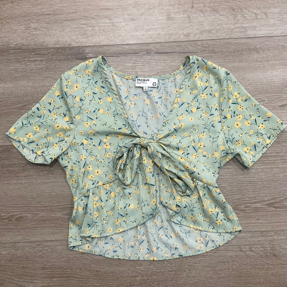 Pacsun womenn’s top in size small!